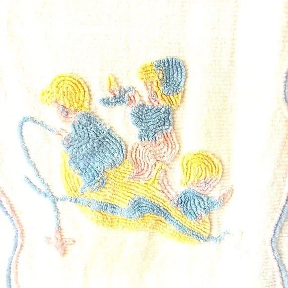 Vintage EUC chenille baby blanket/crib spread